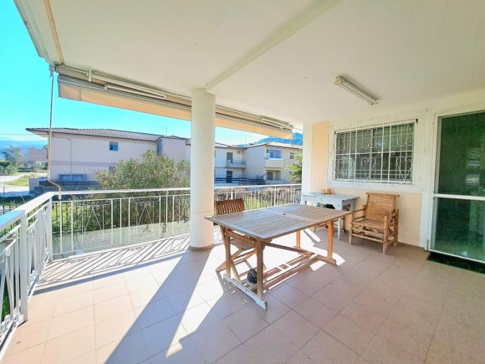 Image No.8-5 Bed House for sale