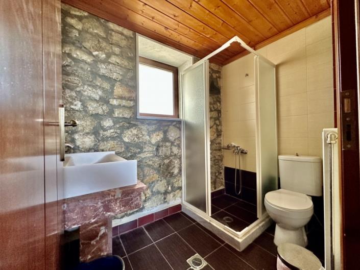 Image No.13-2 Bed House for sale