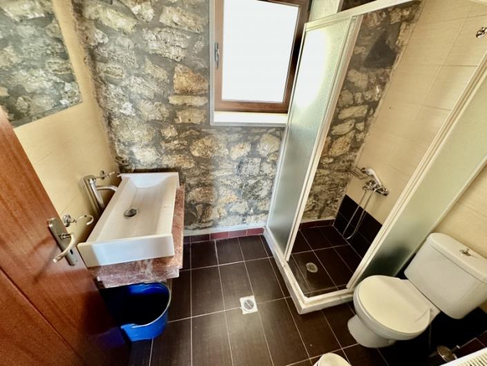 Image No.12-2 Bed House for sale