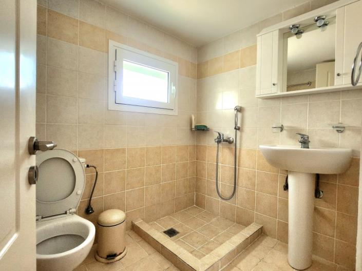 Image No.19-4 Bed House for sale