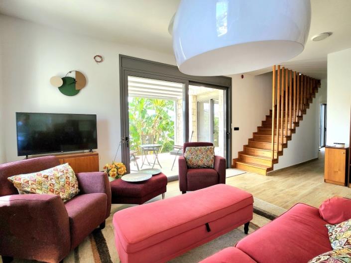 Image No.8-3 Bed House for sale