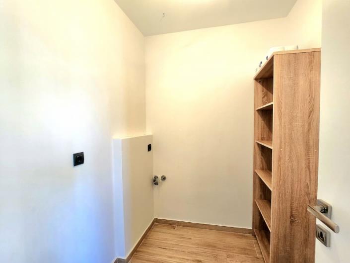 Image No.15-3 Bed House for sale