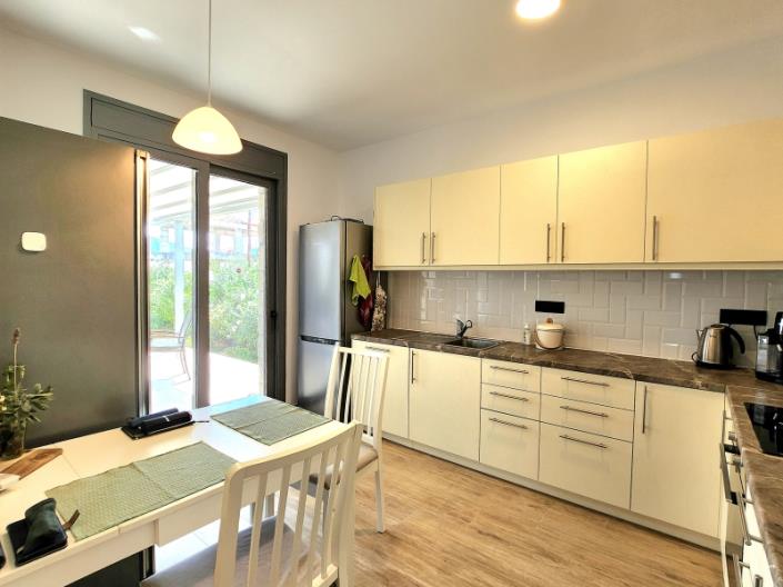 Image No.10-3 Bed House for sale