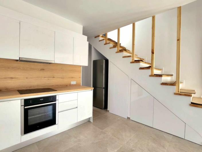 Image No.8-2 Bed Maisonette for sale