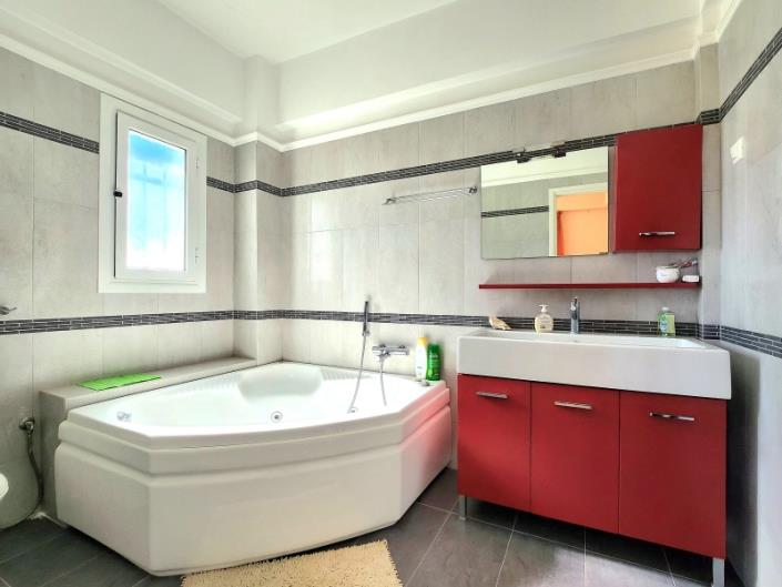 Image No.10-4 Bed House for sale