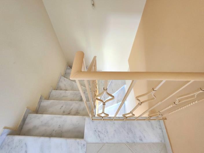 Image No.16-4 Bed House for sale