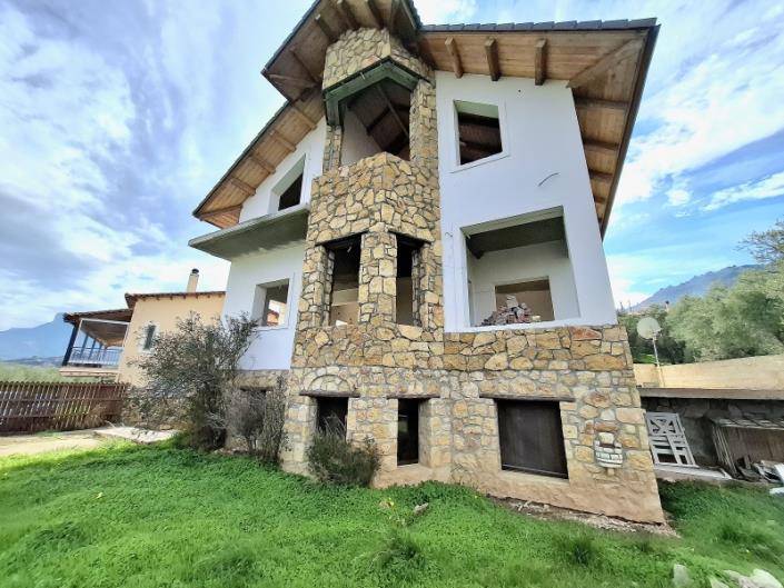 Image No.2-4 Bed House for sale