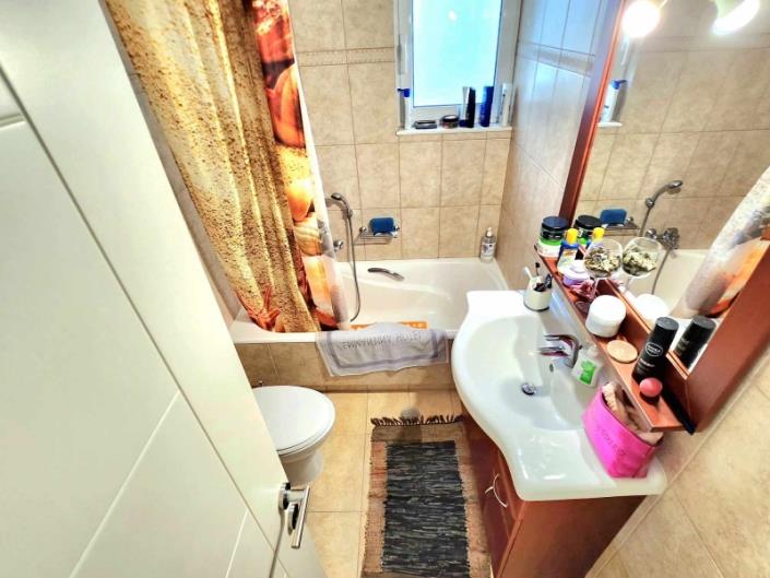 Image No.24-4 Bed House for sale