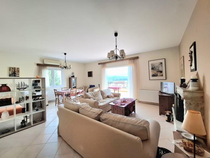 Image No.8-4 Bed House for sale