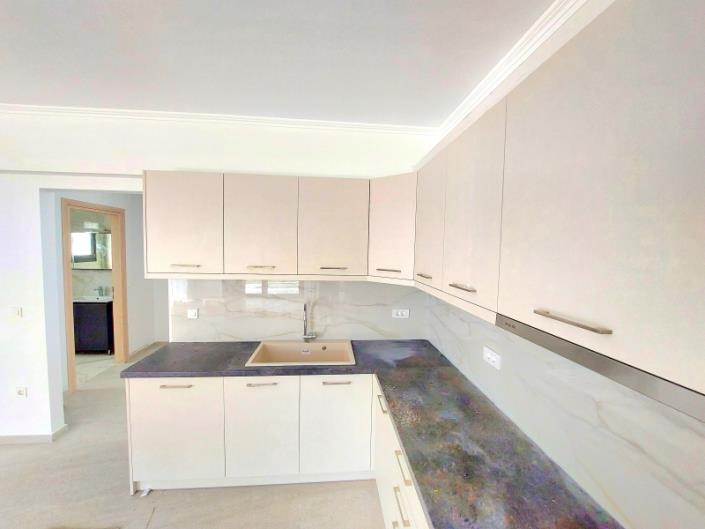 Image No.11-3 Bed House for sale