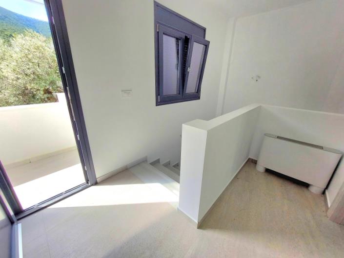 Image No.10-3 Bed House for sale