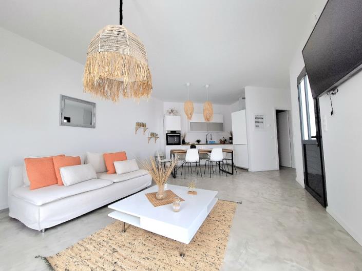 Image No.5-2 Bed House for sale