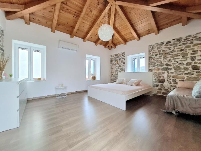 Image No.14-2 Bed House for sale