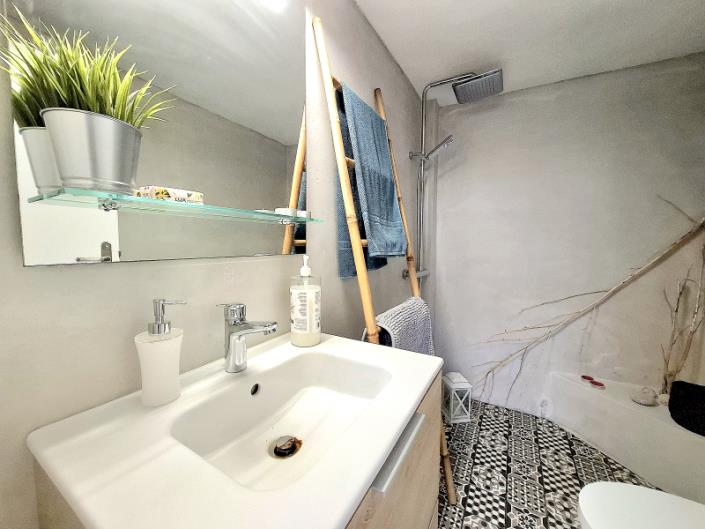 Image No.21-2 Bed House for sale