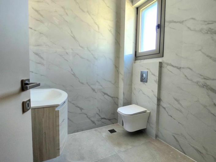 Image No.17-3 Bed House for sale