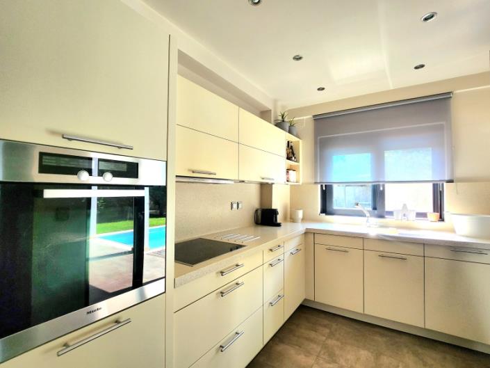 Image No.9-3 Bed Villa for sale