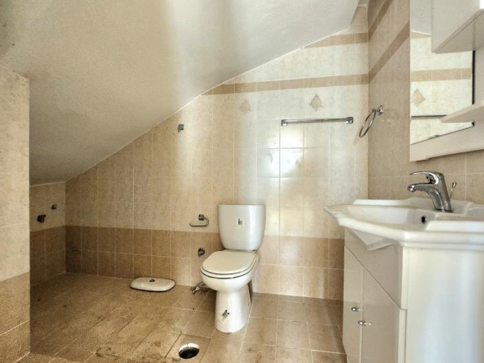 Image No.14-4 Bed House for sale