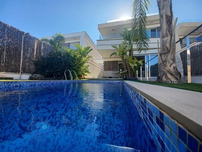 Image No.1-3 Bed Villa / Detached for sale