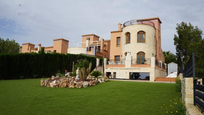 Image No.2-4 Bed Villa for sale