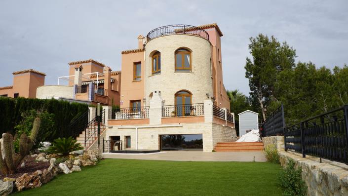 Image No.18-4 Bed Villa for sale