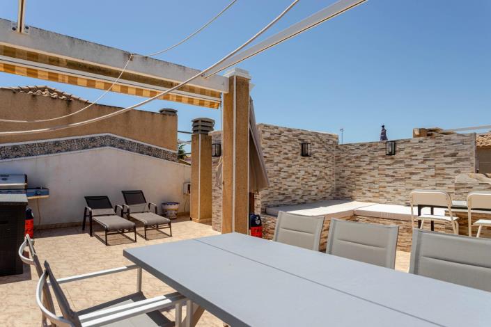 Image No.26-2 Bed Townhouse for sale