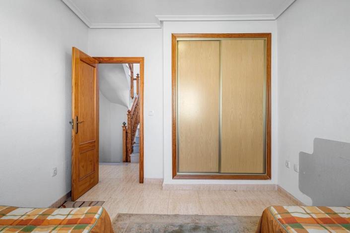 Image No.16-3 Bed Townhouse for sale