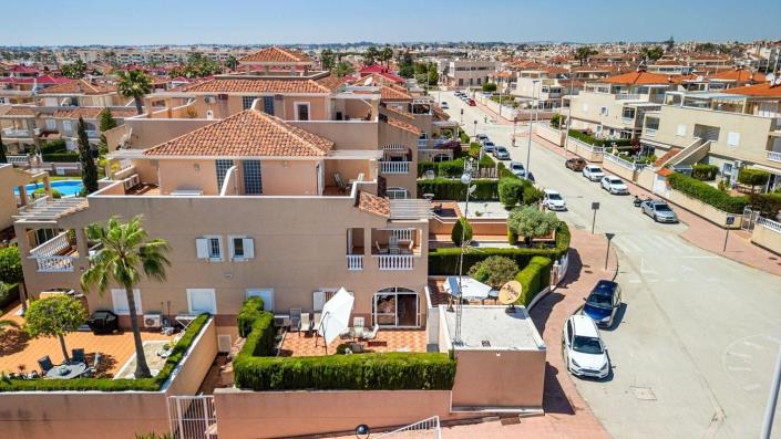 Image No.28-3 Bed Townhouse for sale