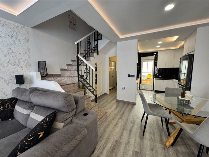 Image No.1-3 Bed Townhouse for sale