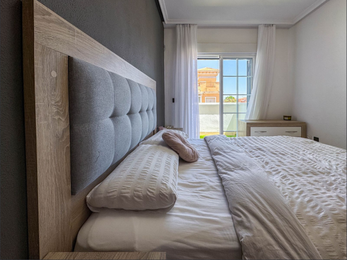 Image No.14-3 Bed Townhouse for sale