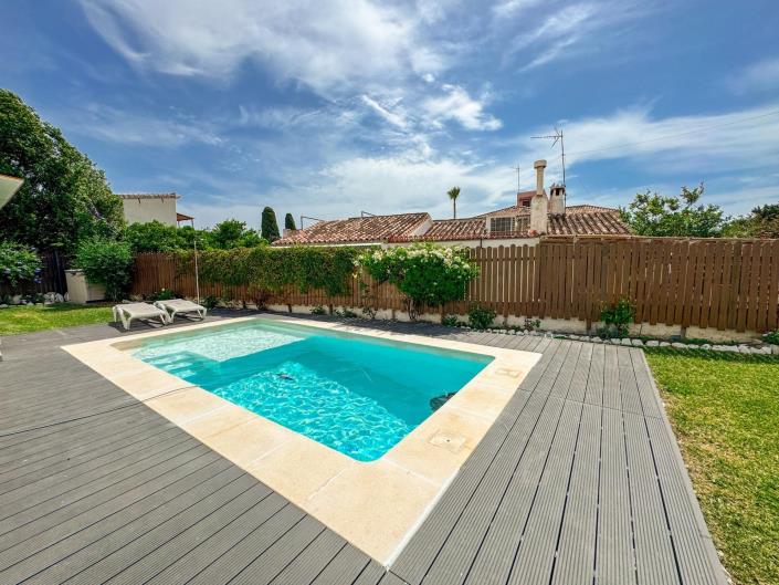 Image No.1-4 Bed Villa for sale