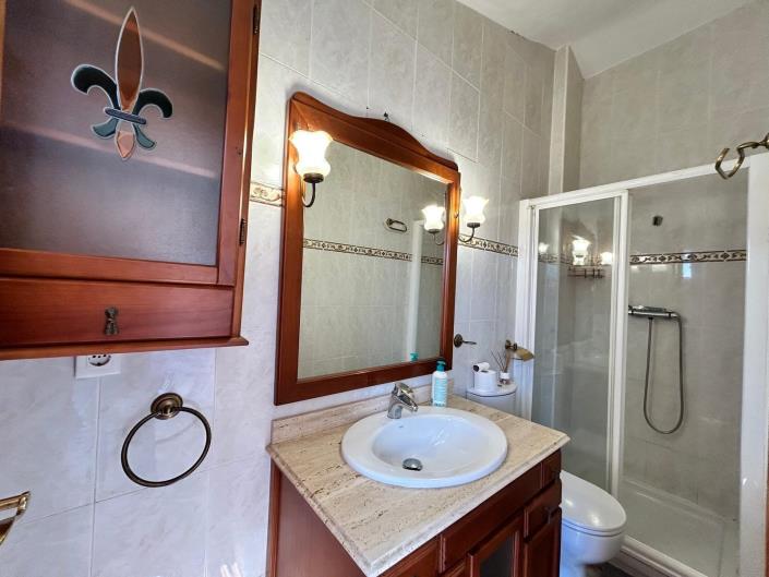 Image No.21-3 Bed Townhouse for sale