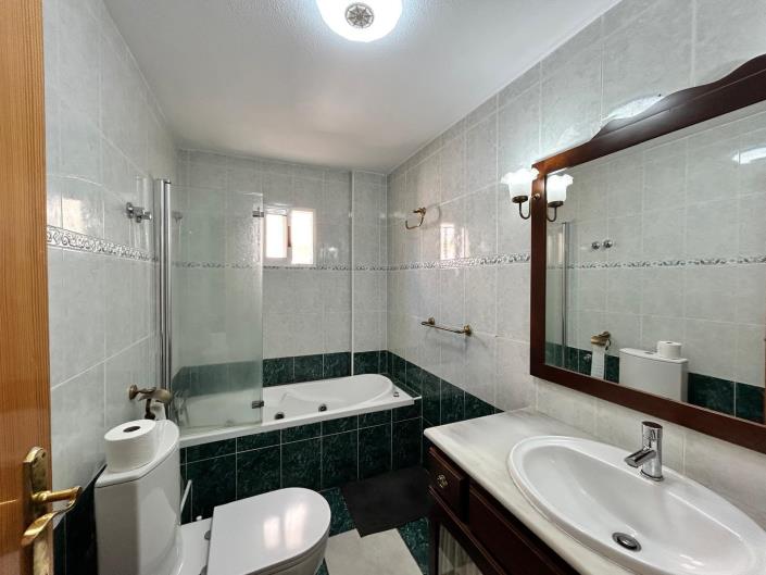 Image No.25-3 Bed Townhouse for sale