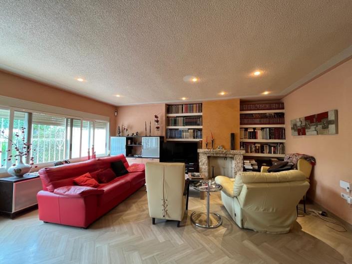 Image No.10-5 Bed Villa for sale