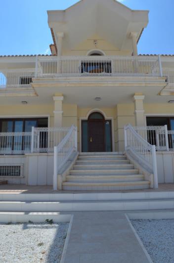 Image No.1-4 Bed Villa for sale