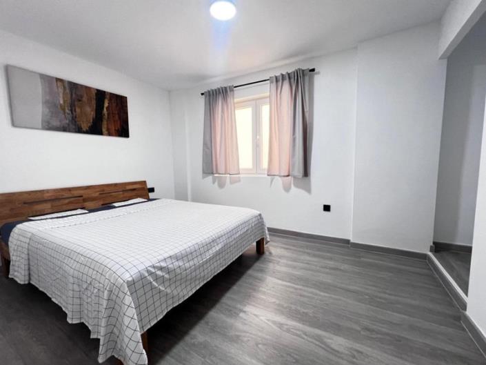 Image No.10-3 Bed Apartment for sale