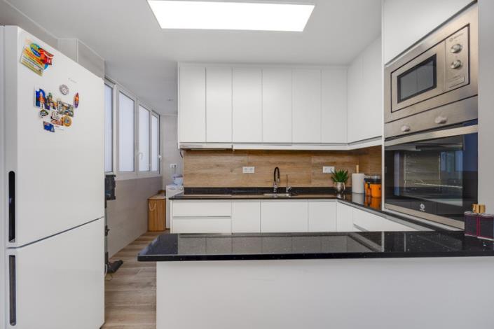 Image No.27-3 Bed Apartment for sale