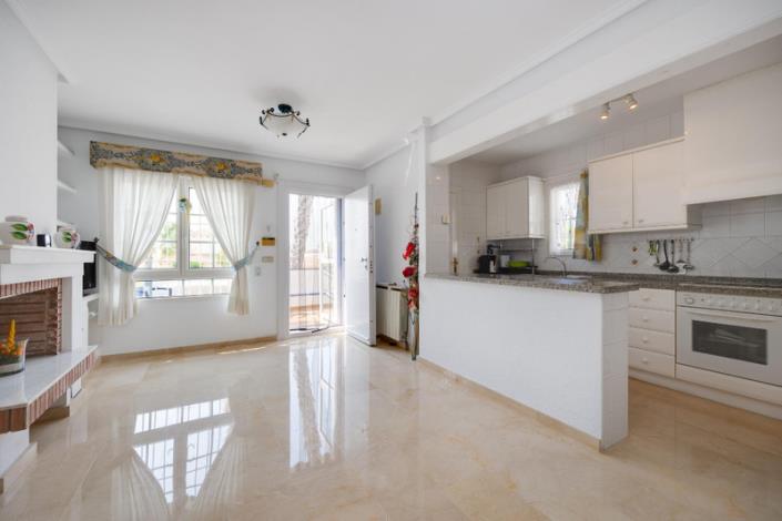 Image No.19-3 Bed Townhouse for sale