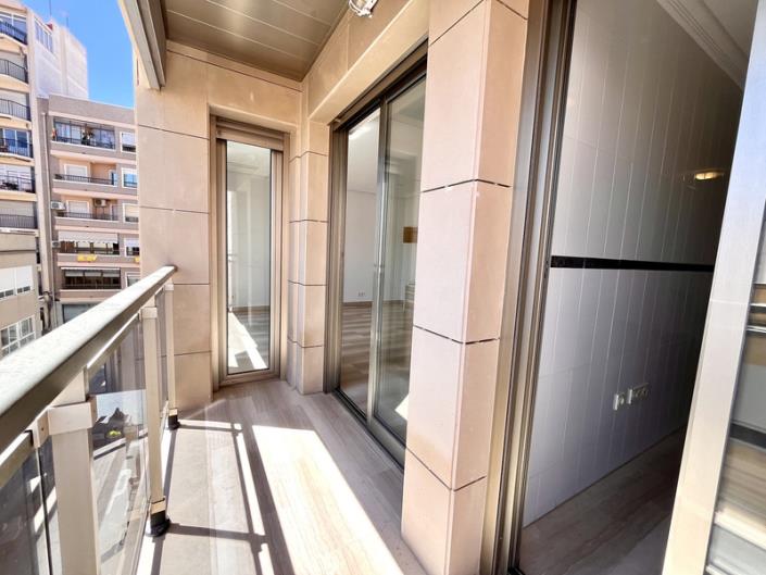 Image No.18-4 Bed Apartment for sale