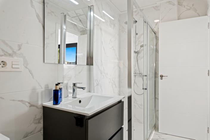 Image No.18-3 Bed Villa for sale