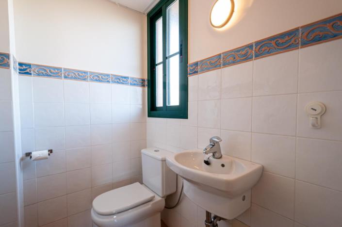 Image No.25-2 Bed Townhouse for sale