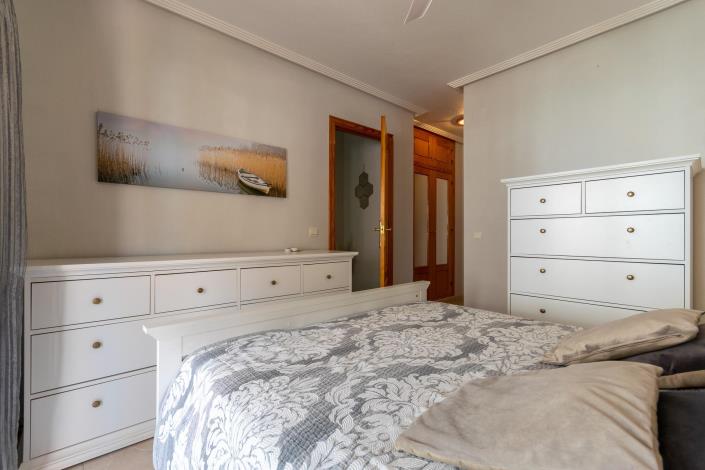 Image No.26-2 Bed Townhouse for sale