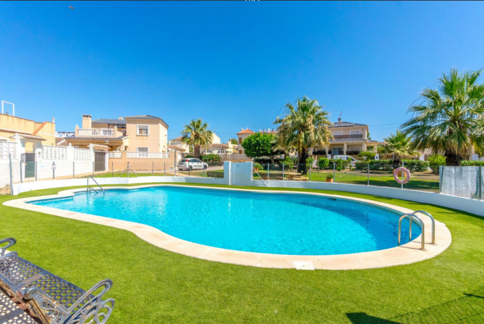 Image No.1-2 Bed Villa / Detached for sale