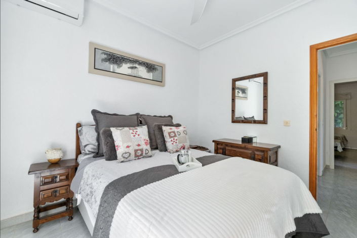 Image No.16-2 Bed Villa / Detached for sale