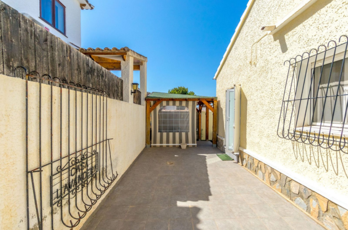 Image No.25-2 Bed Villa / Detached for sale