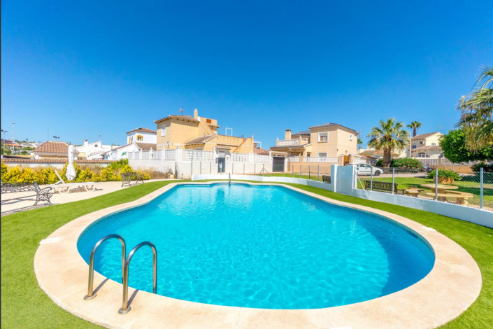 Image No.43-2 Bed Villa / Detached for sale