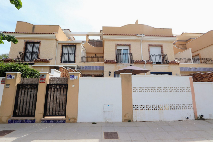 Image No.7-3 Bed Townhouse for sale