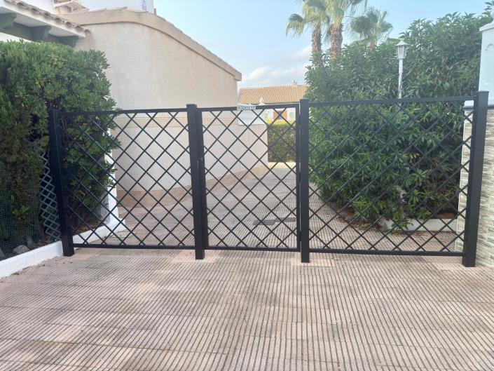 Image No.37-3 Bed Townhouse for sale