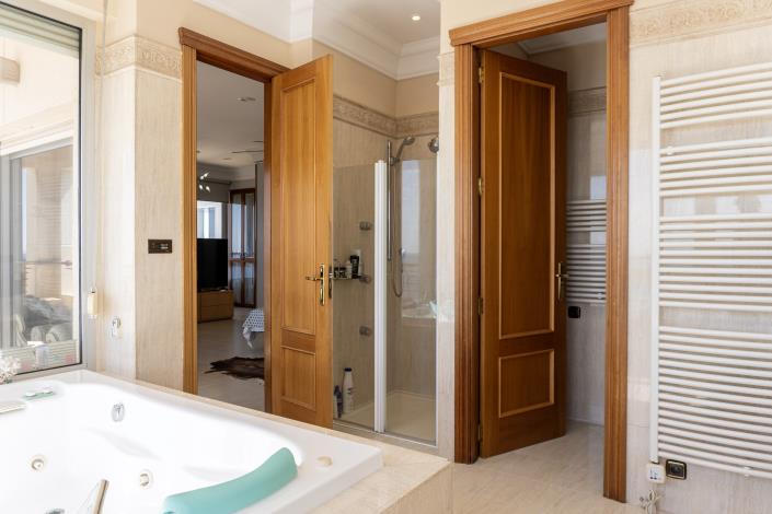 Image No.23-6 Bed Penthouse for sale