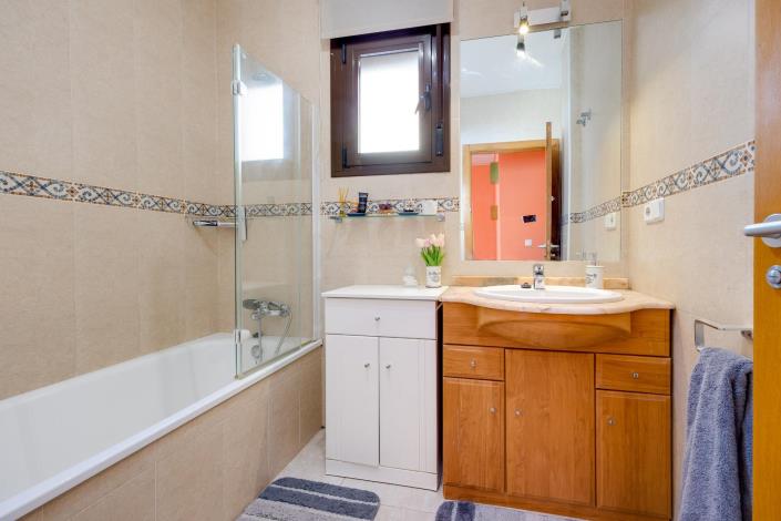 Image No.28-3 Bed Villa / Detached for sale