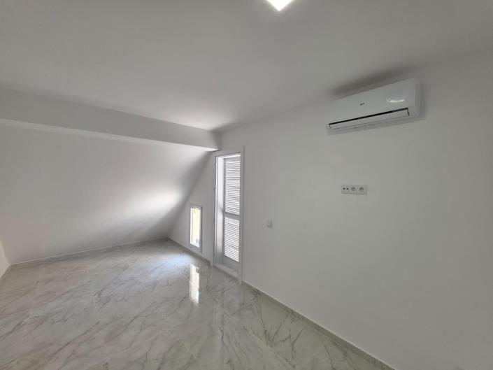 Image No.10-2 Bed Townhouse for sale